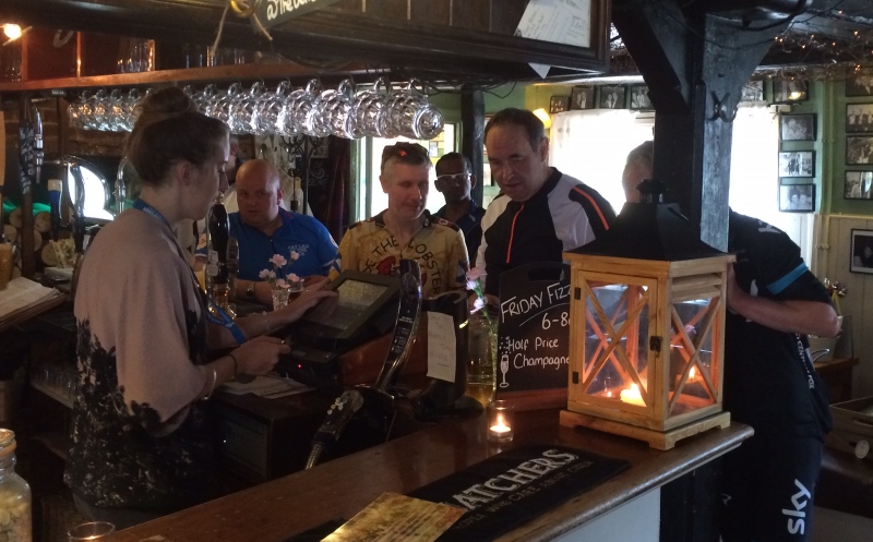 2015-06-27 London Ride at Bell Studham Bar